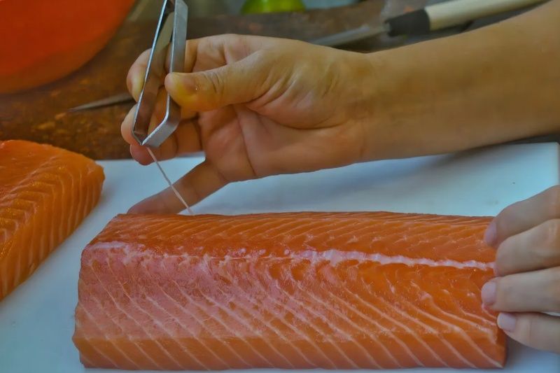 Pinça Retira Espinha de Peixe em Inox Tow...