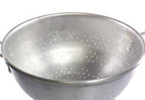 Tacho Furo Fino Escorredor com Pés 45cm A... Tacho Furo Fino Escorredor com Pés 45cm A...